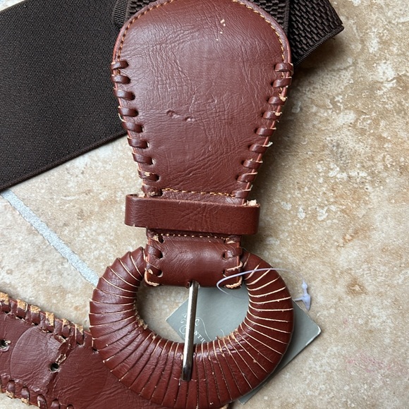 Anthropologie Belt — NWT but IMPERFECT — Stretchy — Adjustable Leather Buckle - Picture 5 of 6